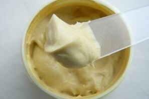 Unguento domestico per il trattamento dell'osteocondosi